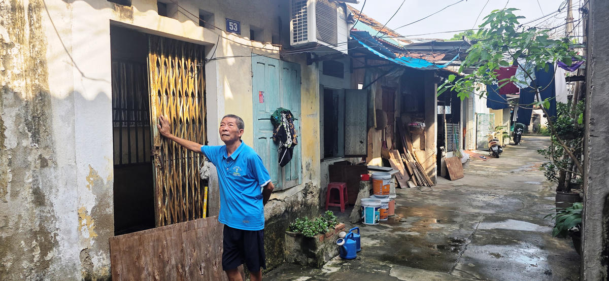 Hàng chục căn nhà tồi tàn, xuống cấp nhưng không được phép xây, sửa.