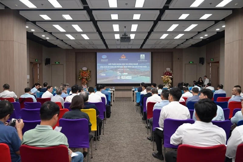 Hội thảo “Công nghệ xây dựng cầu Việt Nam: Hành trình làm chủ và phát triển” thu hút đông đảo sự tham dự của các cơ quan quản lý, chuyên gia, nhà khoa học, doanh nghiệp - nhà thầu và sinh viên các trường đại học, kiến trúc.