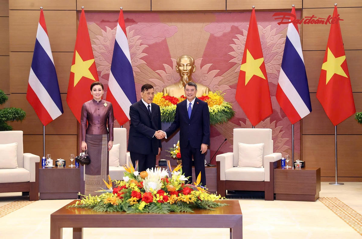 Thủ tướng Chính phủ Lê Minh Hưng hội kiến Nhà vua Vương quốc Thái Lan Maha Vajiralongkorn Phra Vajiraklaochaoyuhua và Hoàng hậu. Ảnh: Quang Vinh