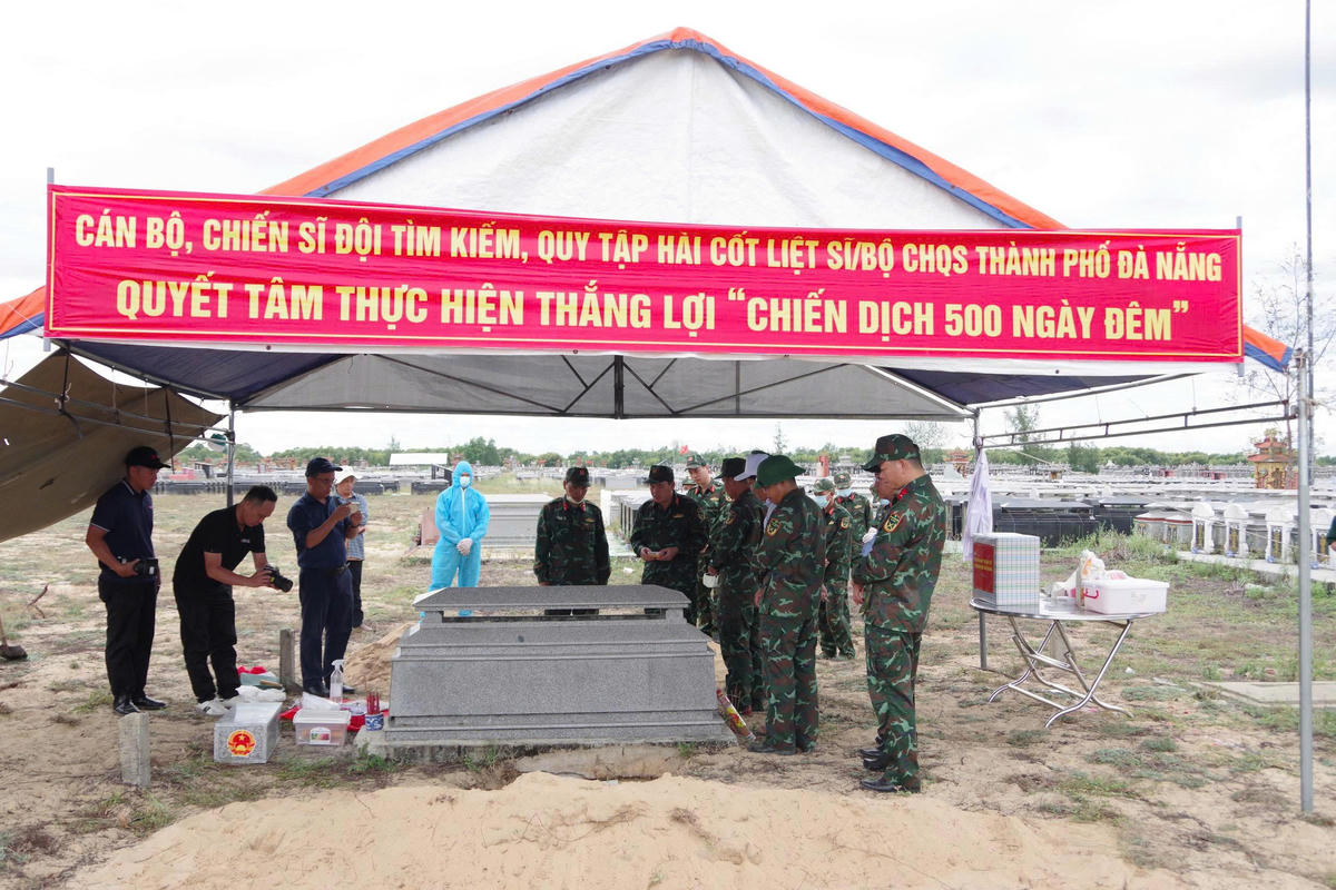 Khu vực nơi lấy mẫu hài cốt liệt sĩ. Ảnh: QS.