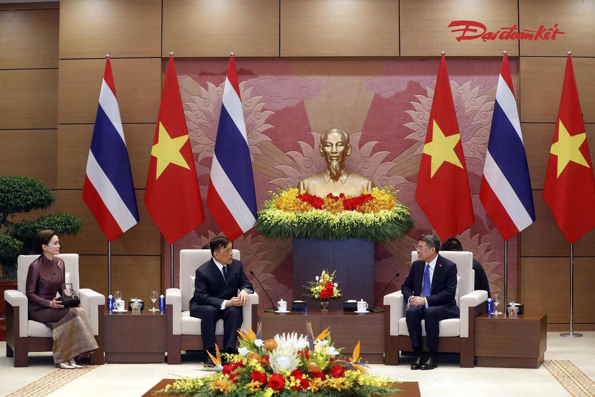 Thủ tướng hội kiến Nhà vua và Hoàng hậu Thái Lan