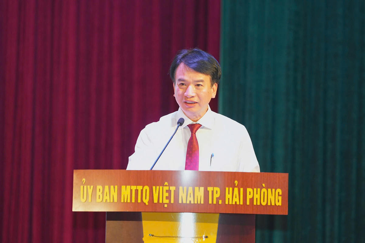 Ông Nguyễn Đức Tuấn, Phó Bí thư Đảng uỷ, Phó Chủ tịch Thường trực Ủy ban MTTQ Việt Nam TP Hải Phòng phát biểu tại hội nghị. Ảnh: ĐT.