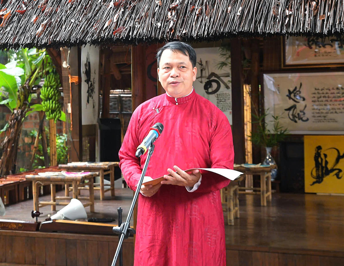 TS. Lê Xuân Kiêu - Giám đốc Trung tâm Hoạt động Văn hóa Khoa học Văn Miếu - Quốc Tử Giám phát biểu khai mạc.