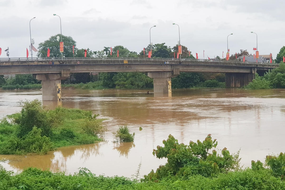 Mực nước trên sông Bưởi có nguy cơ vượt báo động II vào lúc 0h ngày 16/9. Ảnh minh họa.