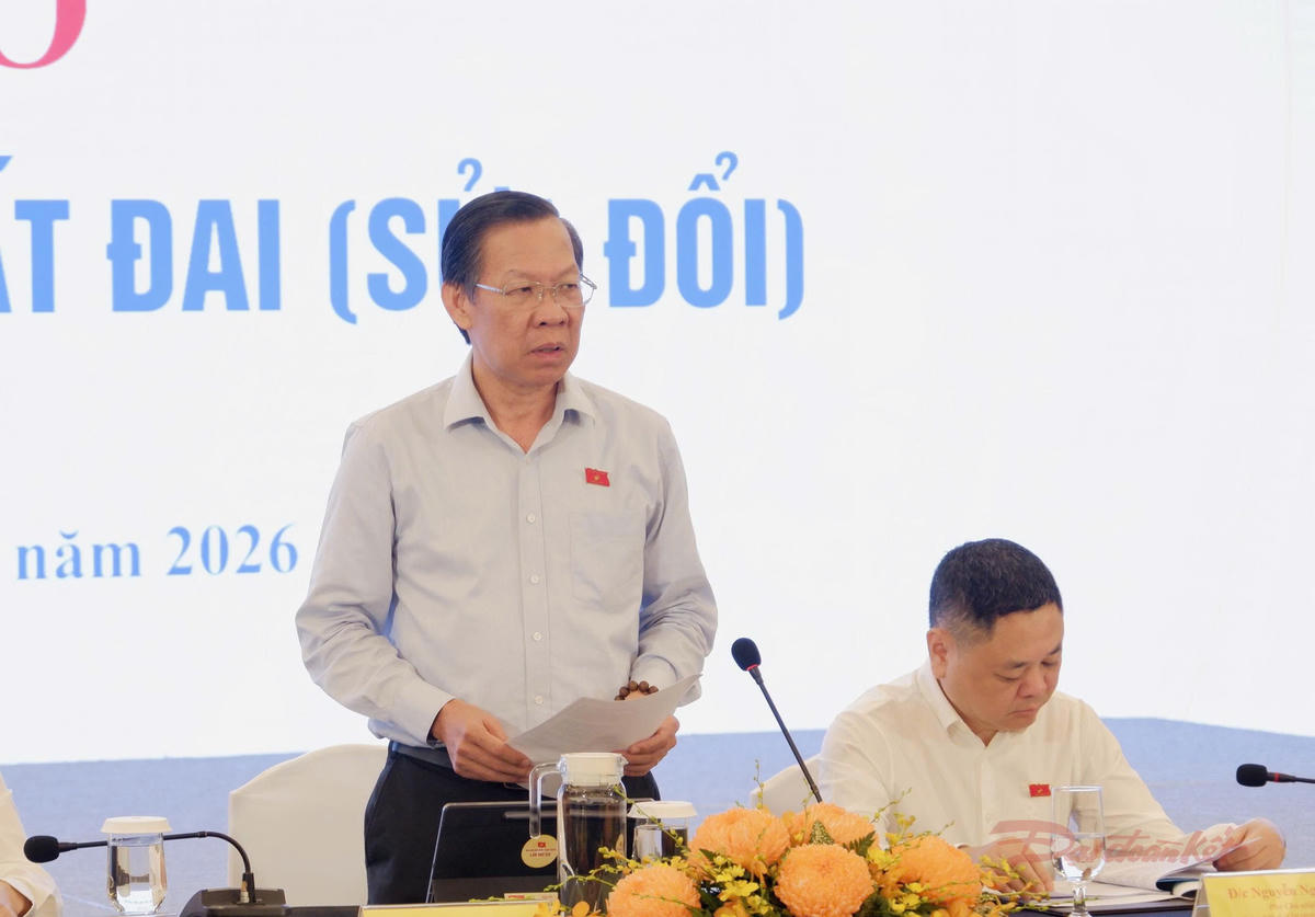 Ông Phan Văn Mãi tiếp thu ý kiến đại biểu. Ảnh: H.Lê.
