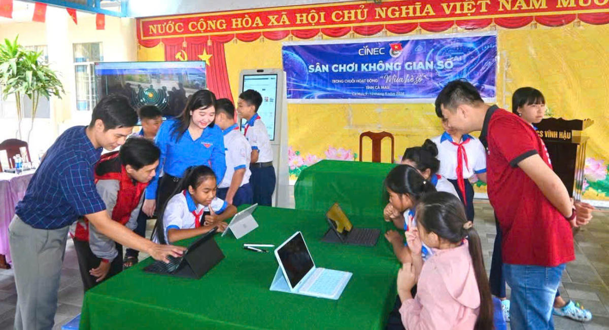 Tỉnh đoàn Cà Mau tổ chức hoạt động "Sân chơi số"- Hành trình trải nghiệm công nghệ cùng thanh thiếu nhi vùng biên giới biển. Ảnh: Nguyên Du