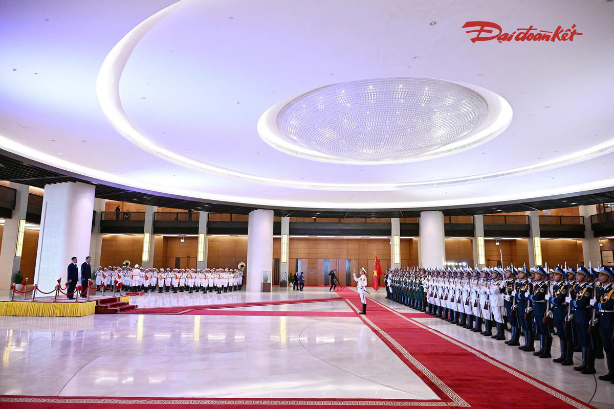 Lễ đón chính thức Nhà vua Vương quốc Thái Lan Maha Vajiralongkorn Phra Vajiraklaochaoyuhua và Hoàng hậu Suthida Bajrasudhabimalalakshana, thăm cấp Nhà nước tới Việt Nam được tổ chức trọng thể tại nhà Quốc hội. Ảnh: Quang Vinh