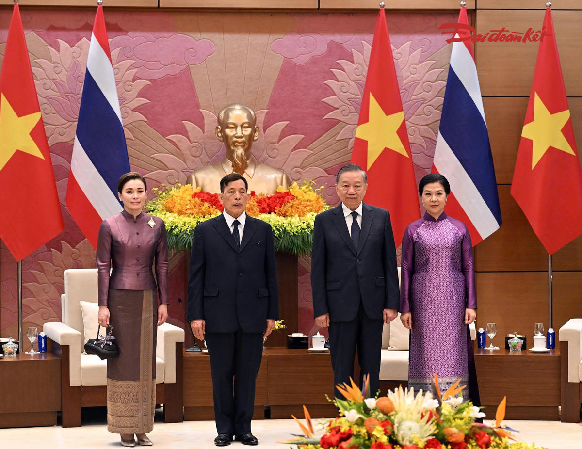 Tổng Bí thư, Chủ tịch nước Tô Lâm và Phu nhân chụp ảnh chung cùng Nhà vua Thái Lan Maha Vajiralongkorn Phra Vajiraklaochaoyuhua và Hoàng hậu. Ảnh: Quang Vinh