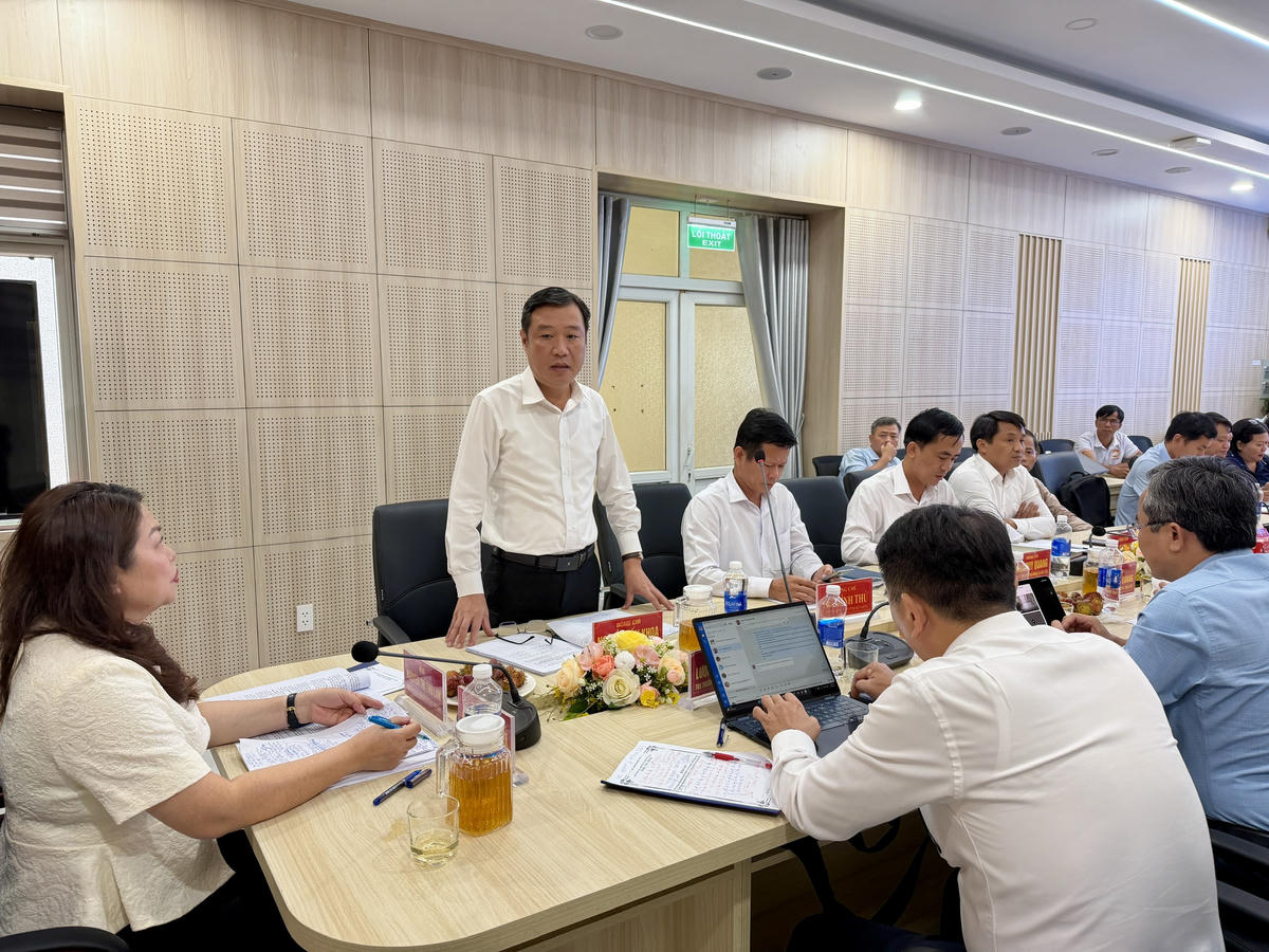 Ông Nguyễn Tấn Khoa, Chủ tịch UBND xã Hòa Tiến. Ảnh: Nguyễn Tú.