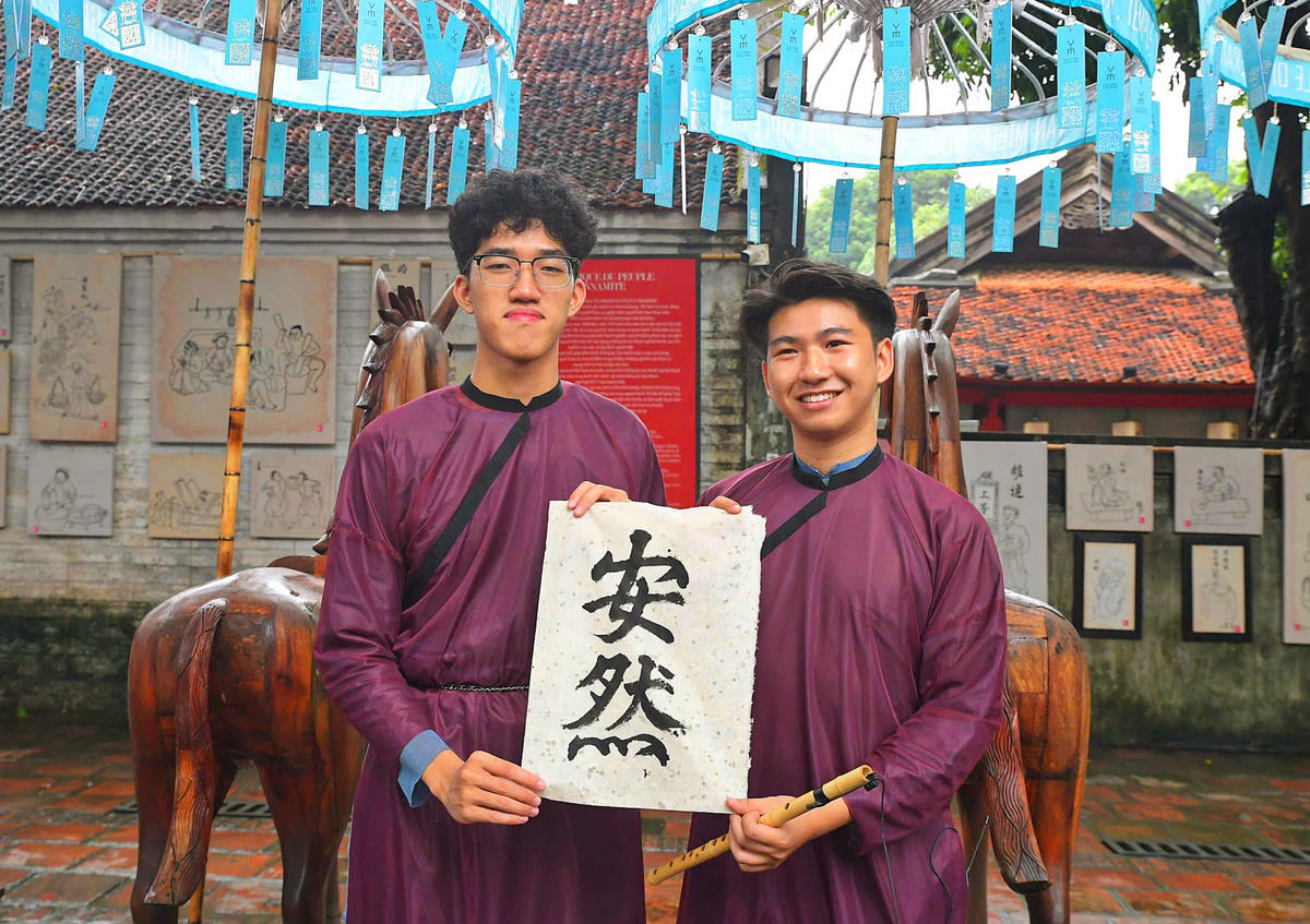Qua từng nét bút, chương trình góp phần đưa nghệ thuật thư pháp trở lại gần hơn với đời sống hôm nay, để những giá trị truyền thống tiếp tục được trao truyền, trải nghiệm và lan tỏa trong không gian văn hóa đương đại của Thủ đô.