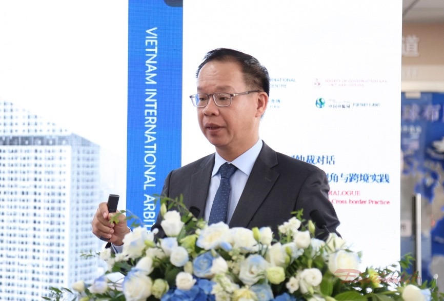 Ông Nguyễn Nam Trung, Chủ tịch Hội Pháp luật Xây dựng Việt Nam chia sẻ kinh nghiệm giải quyết tranh chấp trong lĩnh vực xây dựng. Ảnh: BTC.