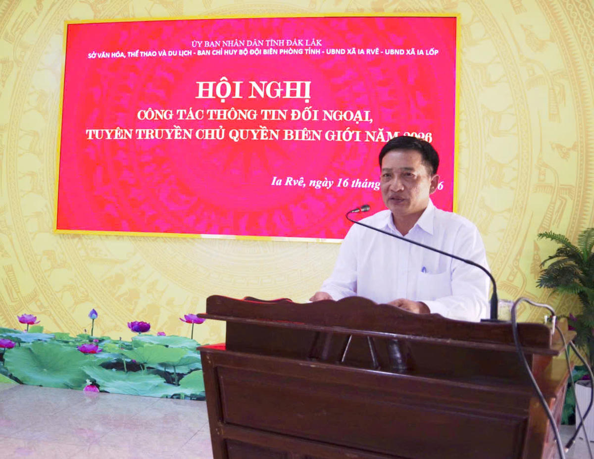 Ông Nguyễn Quốc Hiệp, Phó Giám đốc Sở Văn hóa, Thể thao và Du lịch Đắk Lắk phát biểu tại hội nghị. Ảnh: Ngọc Lân.