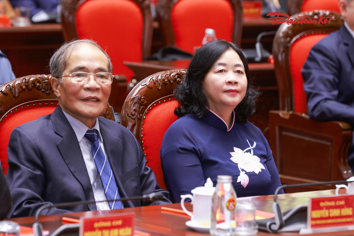 Ủy viên Bộ Chính trị, Bí thư Trung ương Đảng, Bí thư Đảng ủy MTTQ, các đoàn thể Trung ương, Chủ tịch Ủy ban Trung ương MTTQ Việt Nam Bùi Thị Minh Hoài và các đại biểu tham dự Đại hội. Ảnh: Quang Vinh.
