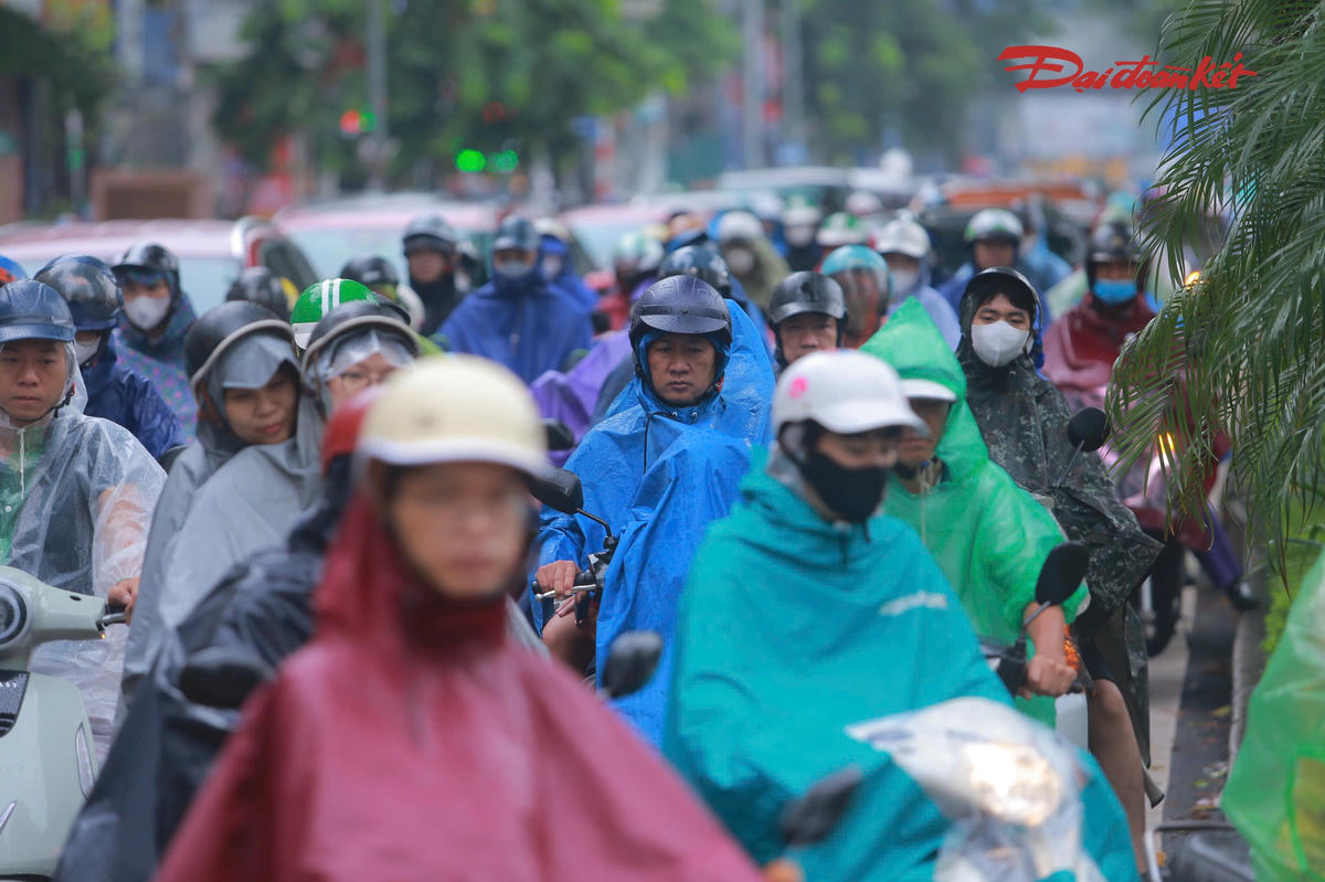 Ô tô, xe máy vào làn BRT, giao thông Láng Hạ - Giảng Võ có gì thay đổi?