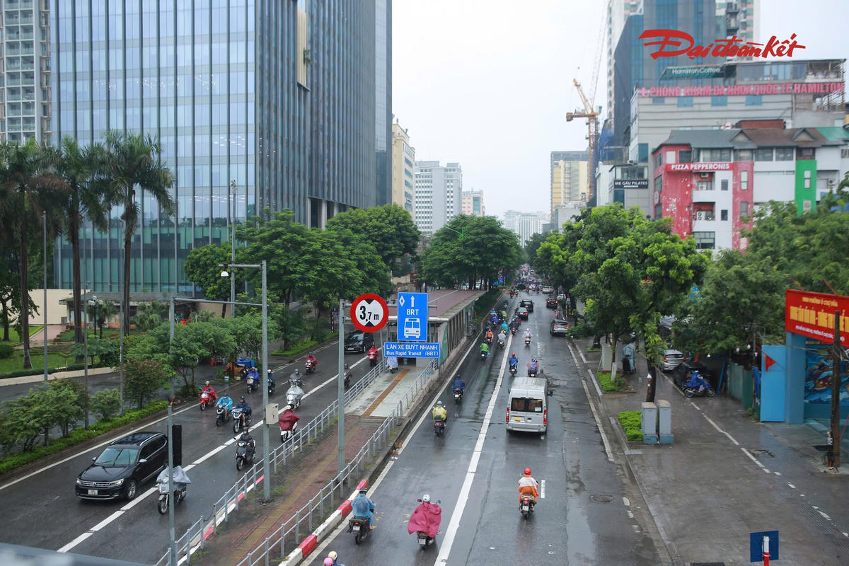 Điều này khiến một số làn đường có thời điểm tập trung đông phương tiện, trong khi làn BRT chưa được khai thác hết khả năng.