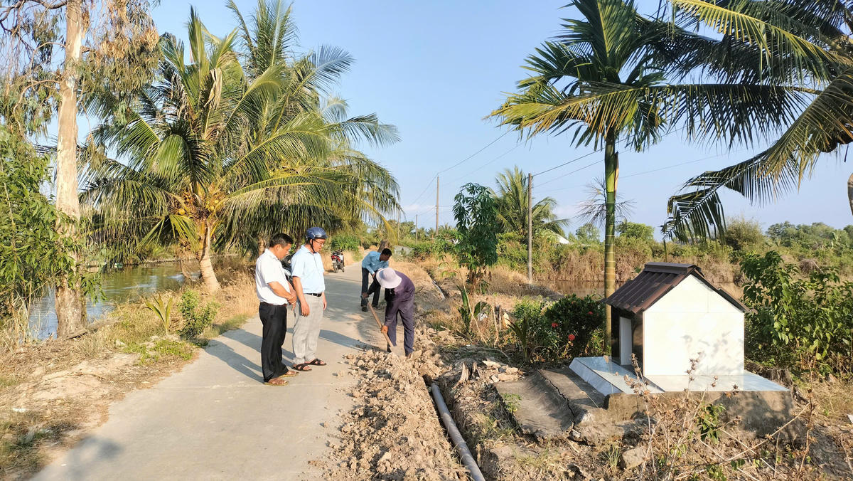 Tỉnh Cà Mau tập trung duy tu, sửa chữa các công trình cấp nước. Tại những khu vực có khả năng kết nối, mạng lưới đường ống sẽ được mở rộng để tăng số hộ sử dụng nước sạch tập trung. Ảnh: Nguyên Du