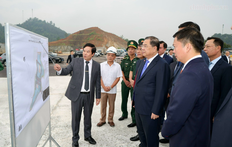 Phó Thủ tướng Thường trực Phạm Gia Túc khảo sát mô hình công viên logistics, cửa khẩu thông minh tại Lạng Sơn- Ảnh 3.