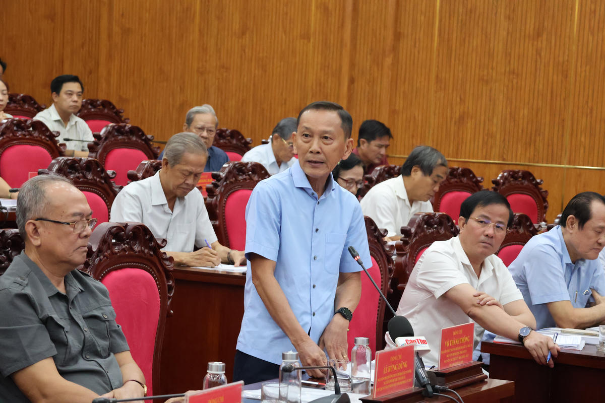 Ông Võ Thành Thống, nguyên Thứ trưởng Bộ Kế hoạch và Đầu tư, nguyên Chủ tịch UBND TP Cần Thơ bày tỏ, nơi làm việc, trụ sở hành chính cần xem xét 3 yếu tố: Nhất cận thị, nhị cận sông, ba cận đường, nhất là chỗ đã có mặt bằng sẵn. Ảnh HT