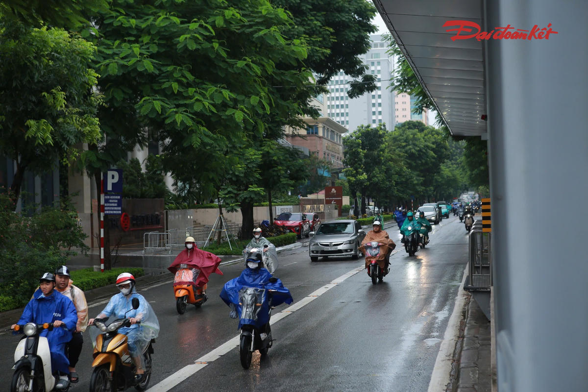 Ô tô, xe máy vào làn BRT, giao thông Láng Hạ - Giảng Võ có gì thay đổi?