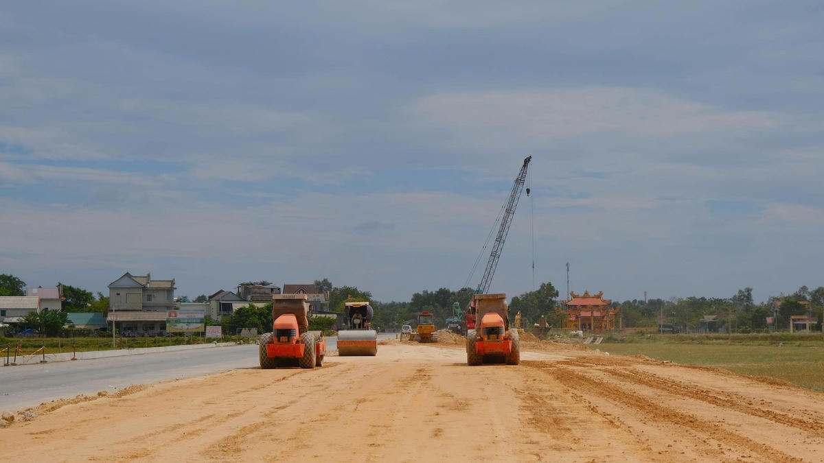 Quốc lộ 15D phấn đấu đảm bảo tiến độ thi công, giải ngân năm 2026
