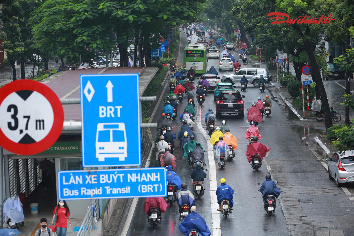 Ô tô, xe máy vào làn BRT, giao thông Láng Hạ - Giảng Võ có gì thay đổi?