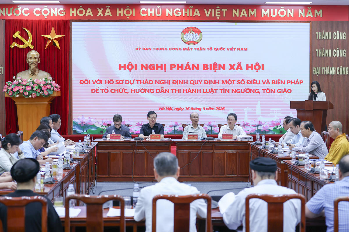 Quang cảnh hội nghị phản biện. Ảnh: PV
