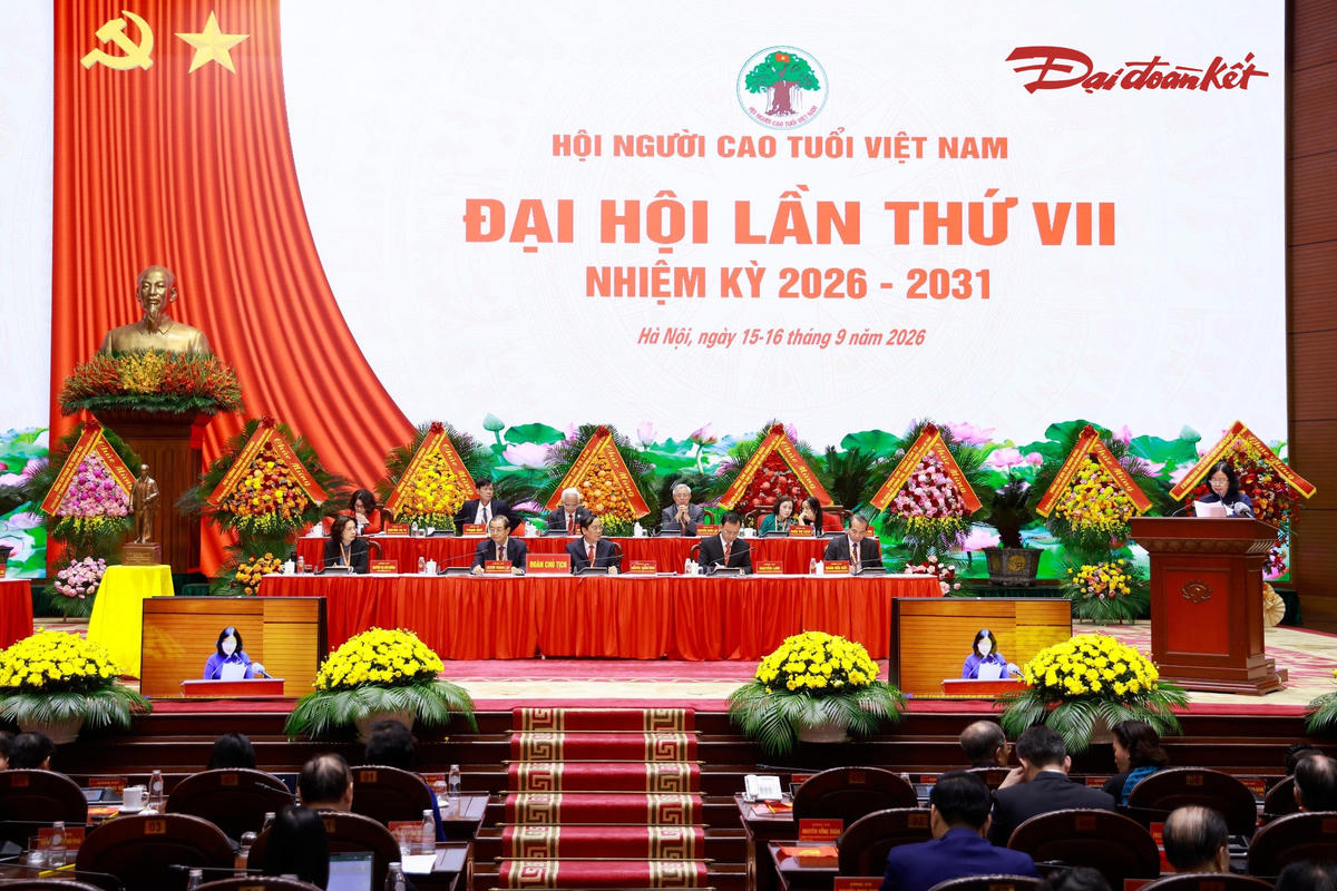 Chủ tịch Bùi Thị Minh Hoài tin tưởng, với bản lĩnh, trí tuệ, kinh nghiệm và uy tín của mình, các thế hệ người cao tuổi Việt Nam sẽ tiếp tục phát huy mạnh mẽ tinh thần “Tuổi cao - Gương sáng” trong giai đoạn phát triển mới của đất nước, cùng toàn Đảng, toàn dân, toàn quân thực hiện thắng lợi khát vọng phát triển đất nước phồn vinh, văn minh, hạnh phúc.