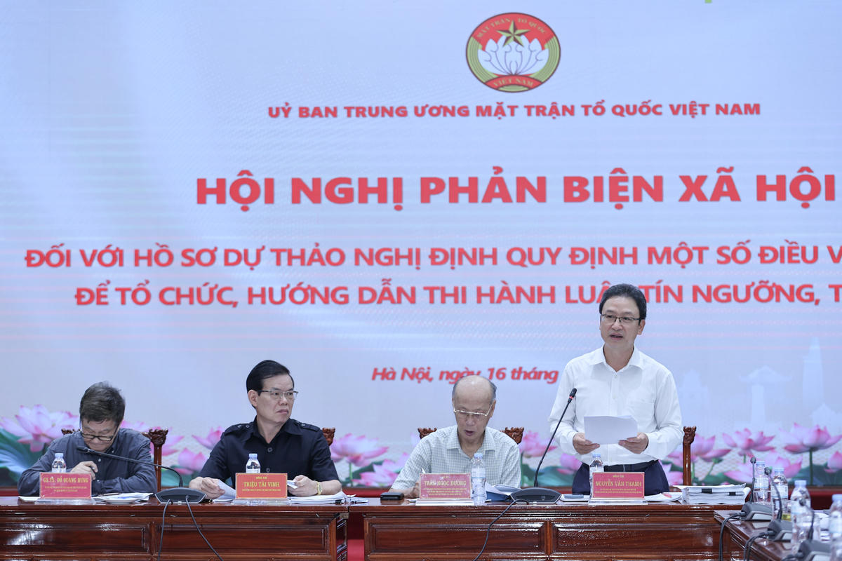 TS Nguyễn Văn Thanh, Ủy viên Đoàn Chủ tịch, Trưởng ban Dân tộc và Tôn giáo Cơ quan Ủy ban Trung ương MTTQ Việt Nam phát biểu tại Hội nghị. Ảnh: PV