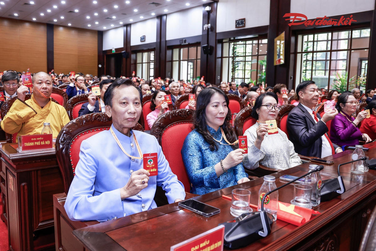 Các đại biểu tiến hành biểu quyết tại Đại hội. Ảnh: Quang Vinh.