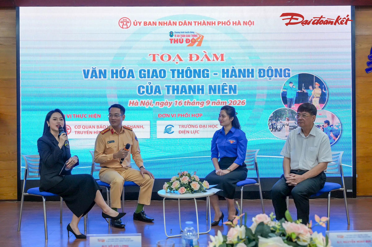Các đại biểu tham gia tọa đàm.