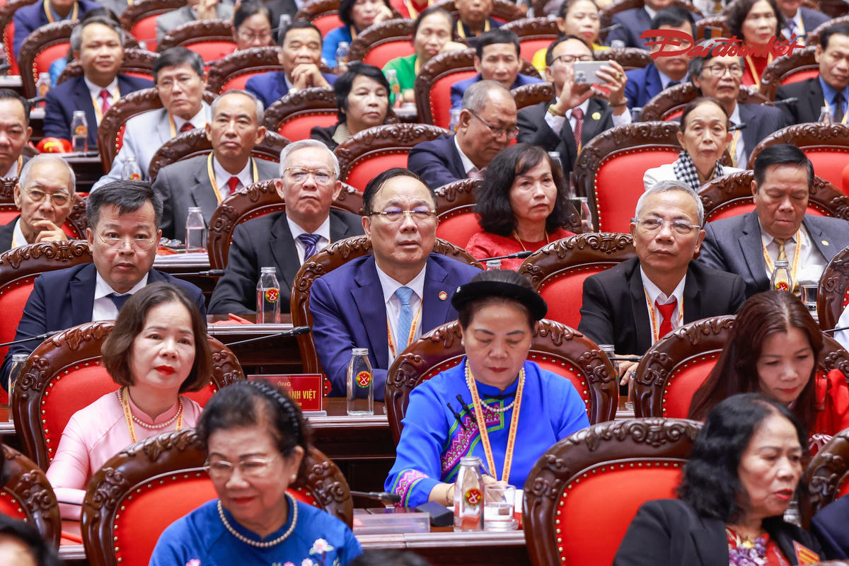 Mỗi đại biểu tham dự Đại hội phát huy dân chủ, đoàn kết, trí tuệ, trách nhiệm, đề ra những quyết sách thiết thực, khả thi, đáp ứng yêu cầu của thời kỳ phát triển mới. Ảnh: Quang Vinh.