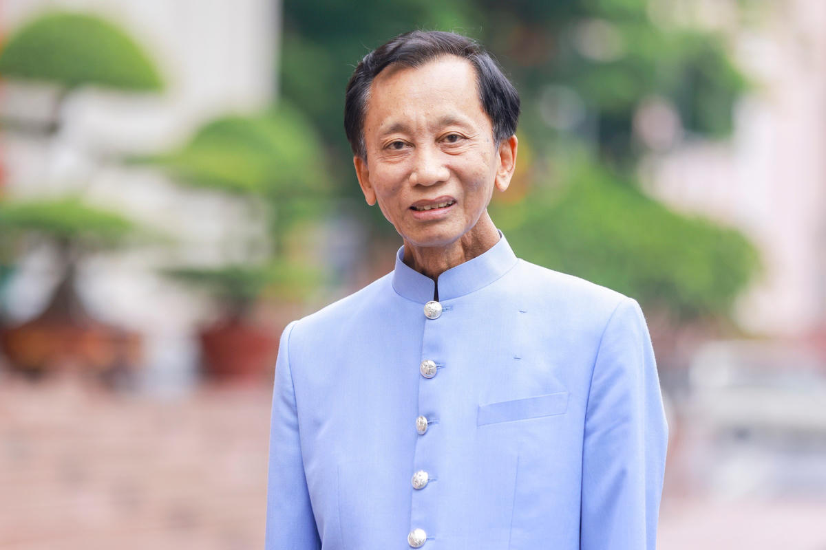 Tuổi cao - Gương càng sáng