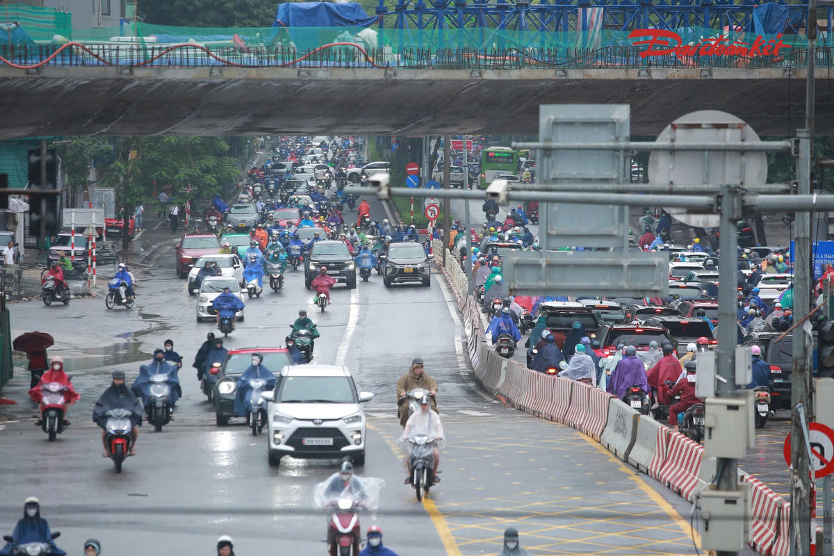 Ô tô, xe máy vào làn BRT, giao thông Láng Hạ - Giảng Võ có gì thay đổi?