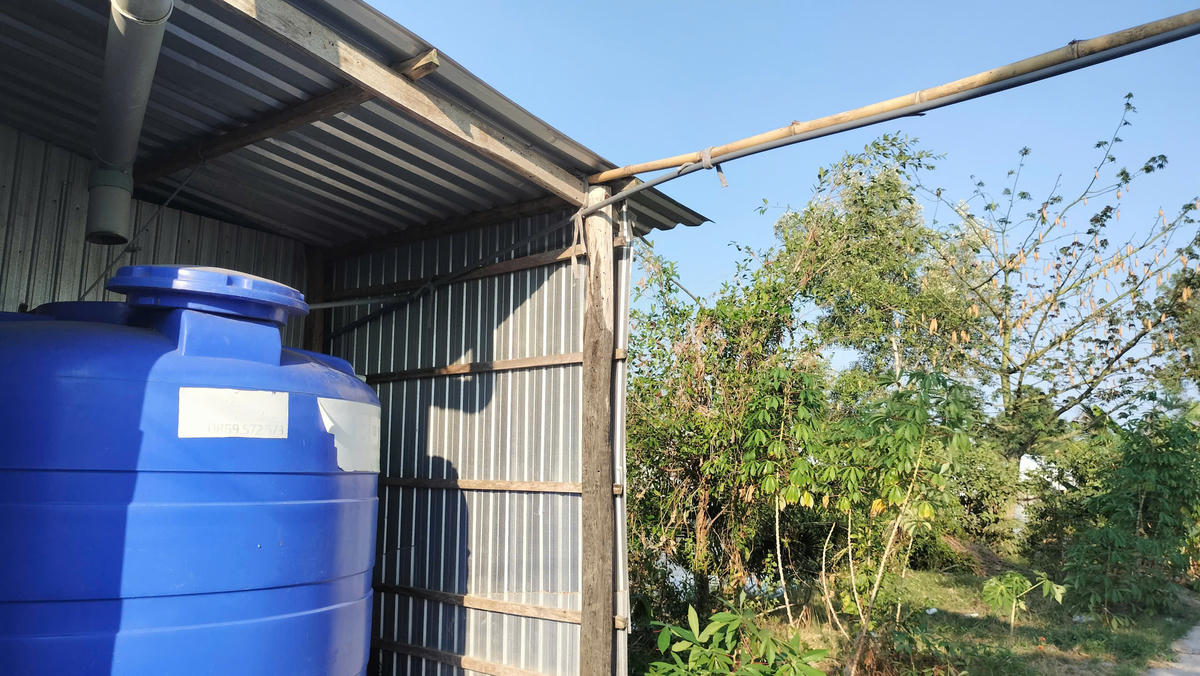Với khu dân cư phân tán, xa công trình, tỉnh Cà Mau dự kiến cấp bồn trữ, bố trí điểm cấp nước tạm thời và vận chuyển nước khi cần thiết. Ảnh: Nguyên Du