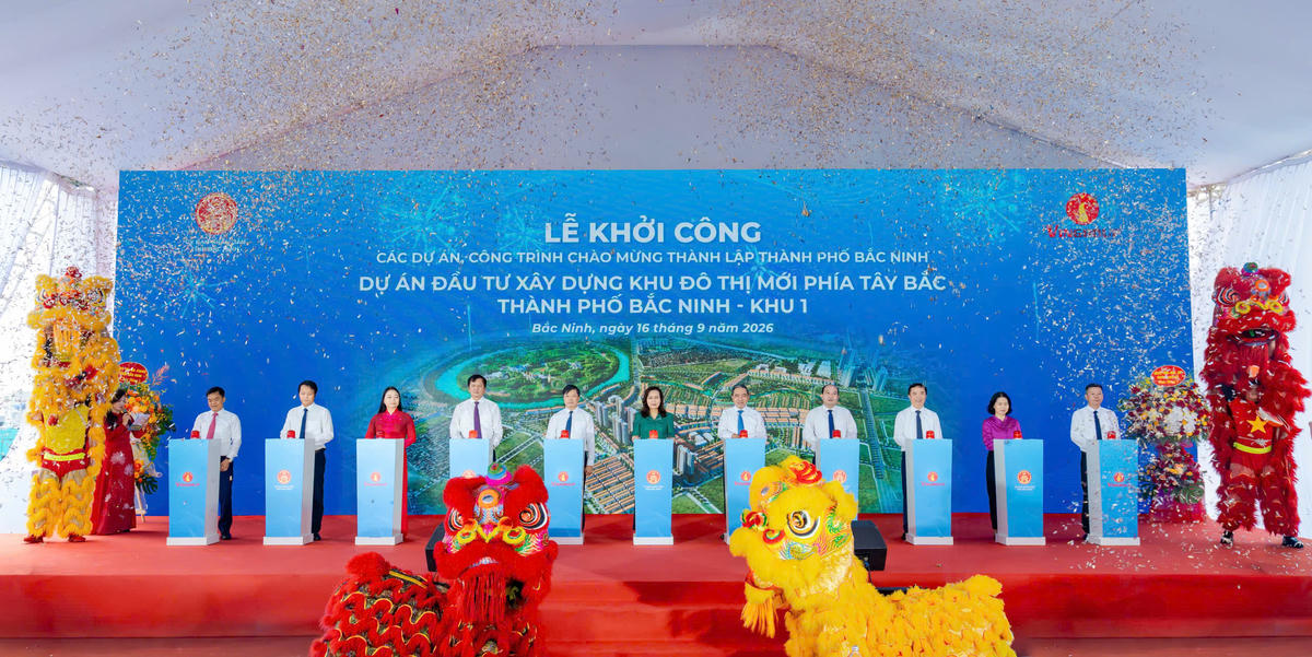 Các đại biểu nhấn nút khởi công dự án Vinhomes Kinh Park