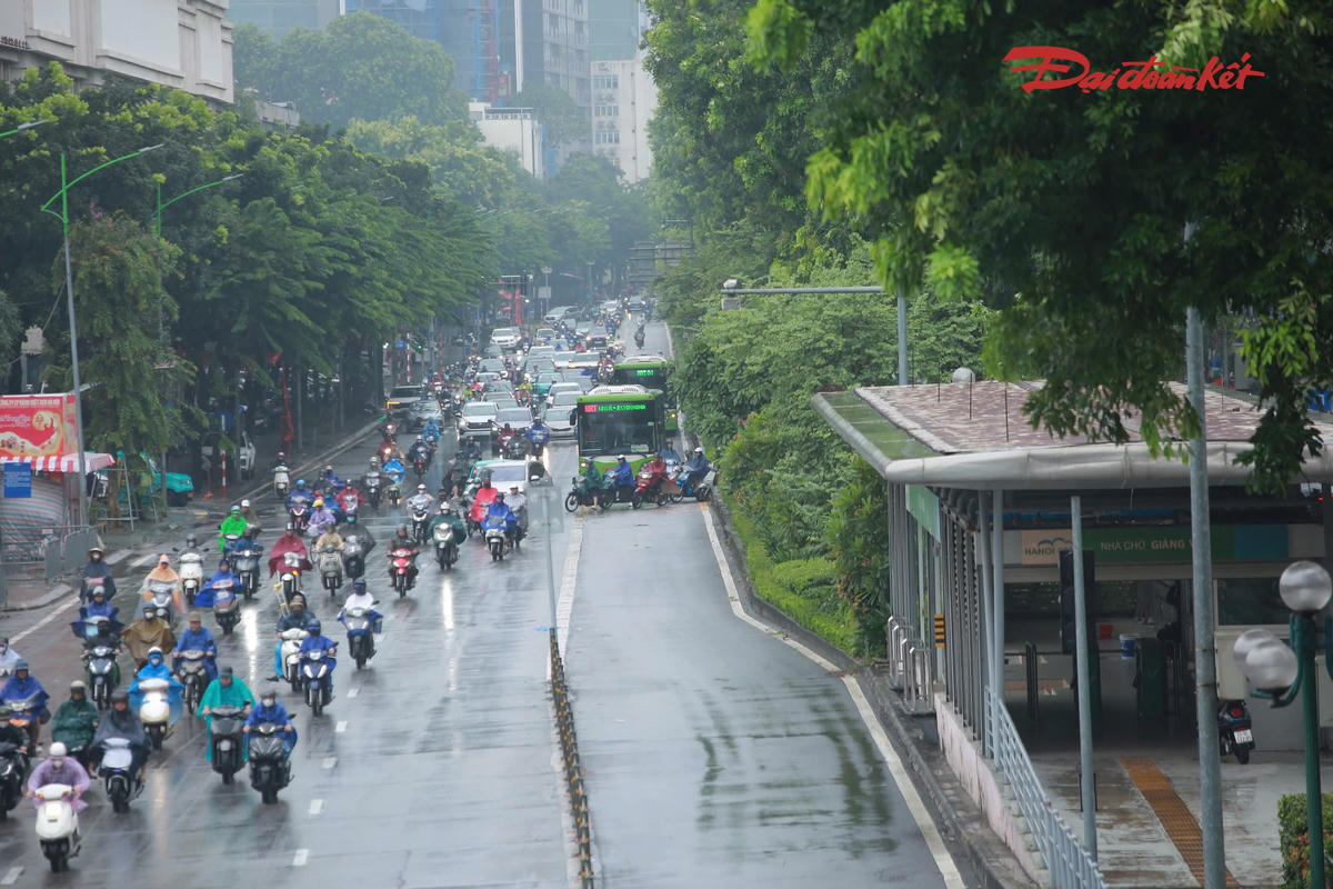 Ô tô, xe máy vào làn BRT, giao thông Láng Hạ - Giảng Võ có gì thay đổi?