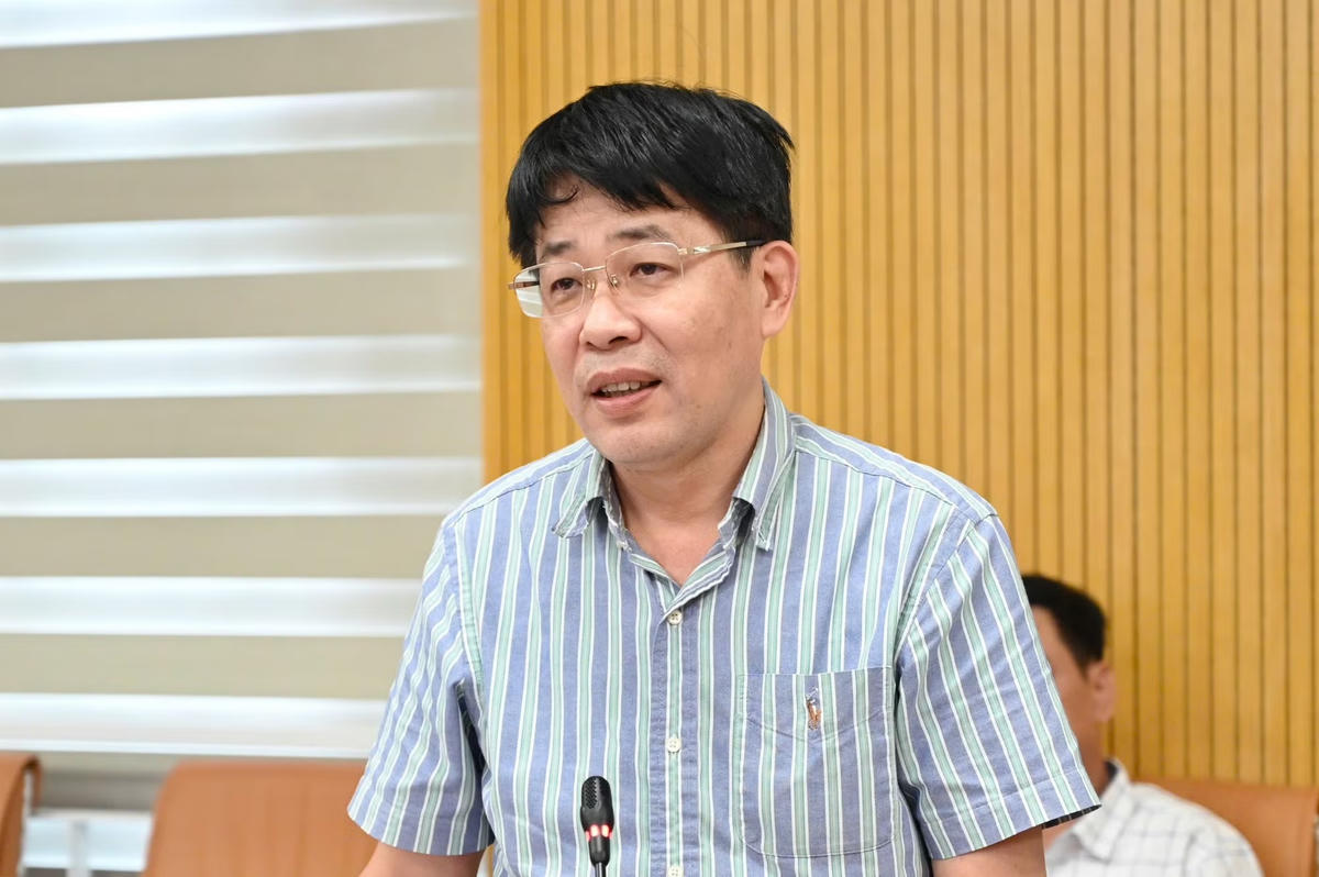 Ông Mai Văn Phấn, Phó Cục trưởng Cục Quản lý đất đai (Bộ Nông nghiệp và Môi trường) phát biểu tại Họp báo thường kỳ. Ảnh: NN