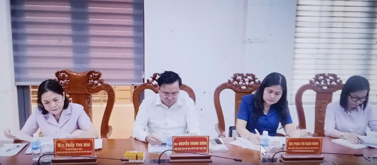 Các đại biểu dự hội nghị.