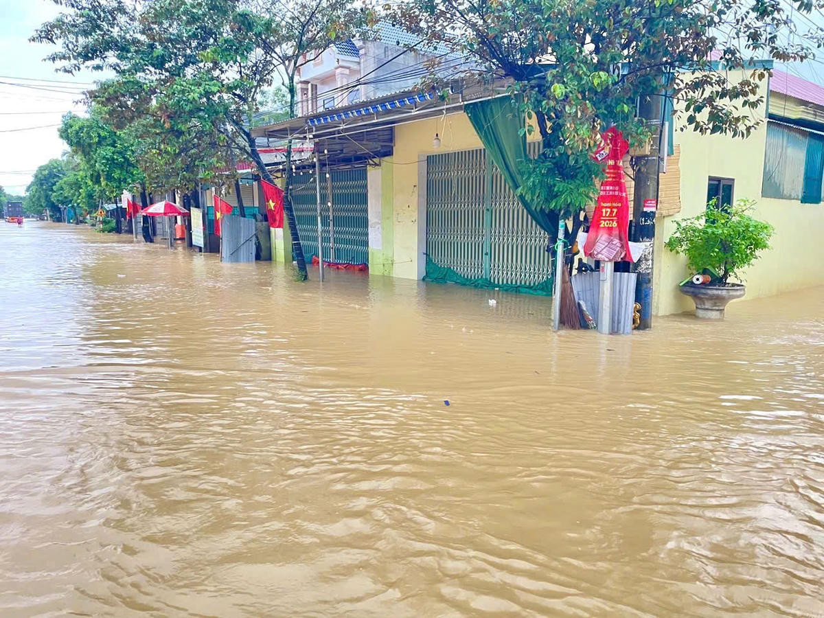 Hơn 1.500 hộ dân ở xã Nông Cống bị ngập lụt, chiều 17/9. Ảnh: Đình Minh