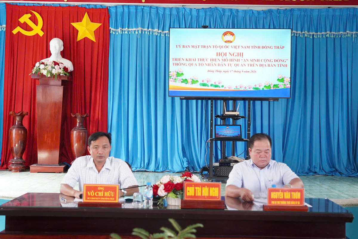 Ông Võ Chí Hữu - Phó Chủ tịch Ủy ban MTTQ Việt Nam tỉnh Đồng Tháp phát biểu và chủ trì tại hội nghị. (Ảnh: An Bình).