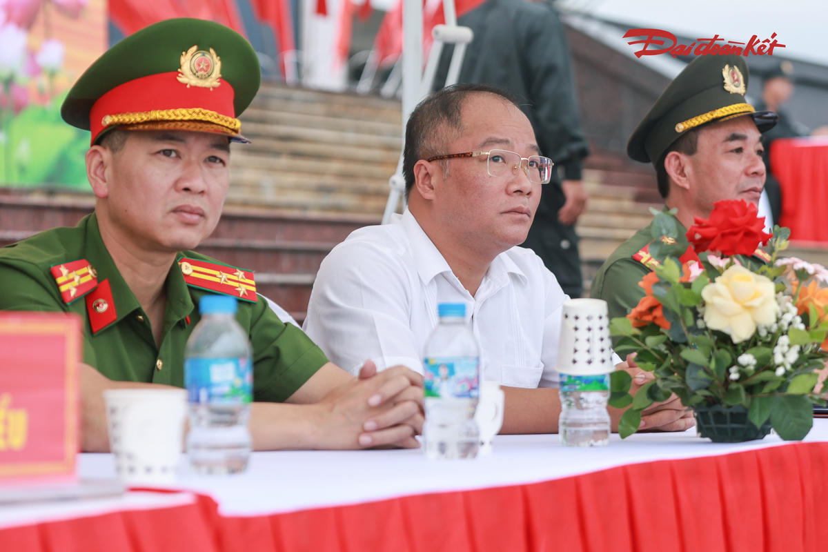 Cùng tham dự có Đại tá, Tiến sĩ Nguyễn Đăng Khang, Phó Tổng Biên tập Báo Đại Đoàn Kết, cùng đại diện các đơn vị liên quan. Ảnh: Quang Vinh.