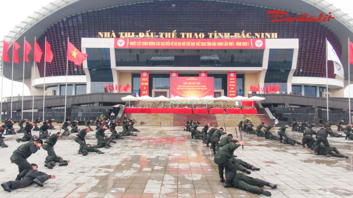 Công an tỉnh Bắc Ninh tổ chức Chương trình đánh giá, nghiệm thu kết quả huấn luyện và hợp luyện Trung đoàn Cảnh sát cơ động dự bị chiến đấu năm 2026. Ảnh: Quang Vinh.