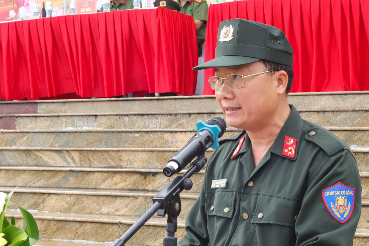 Thượng tá Phan Hồng Quyền, Phó trưởng Phòng Cảnh sát Cơ động - Phó Trung đoàn trưởng Trung đoàn Cảnh sát Cơ động dự bị chiến đấu Công an tỉnh Bắc Ninh năm 2026 báo cáo kết quả công tác huấn luyện. Ảnh LD.