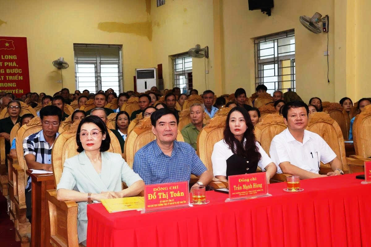 Các đại biểu tham dự hội nghị.