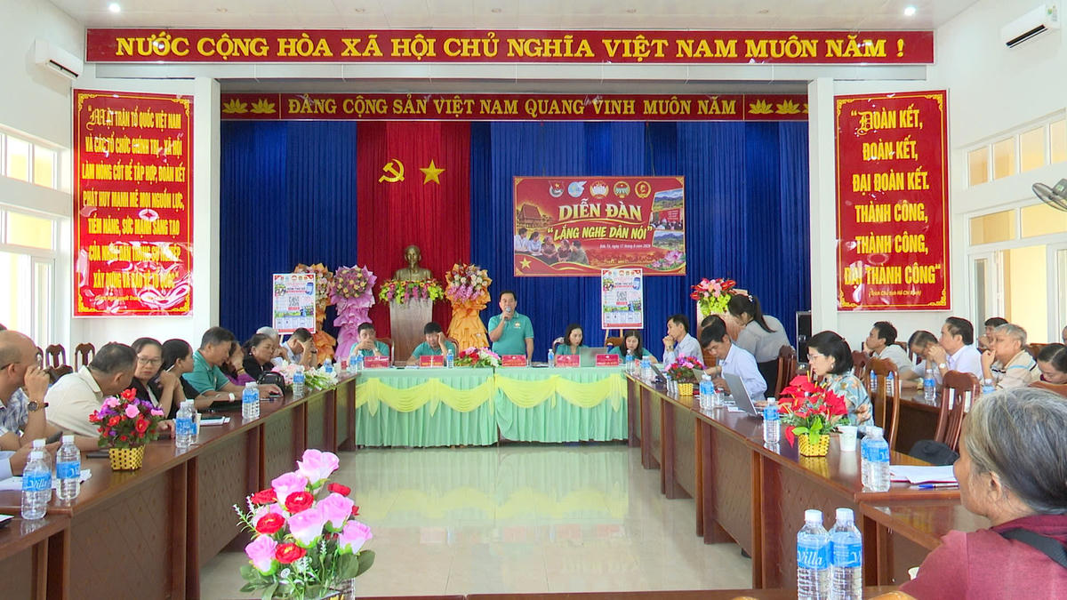 Quang cảnh diễn đàn "Lắng nghe dân nói". Ảnh: BT.