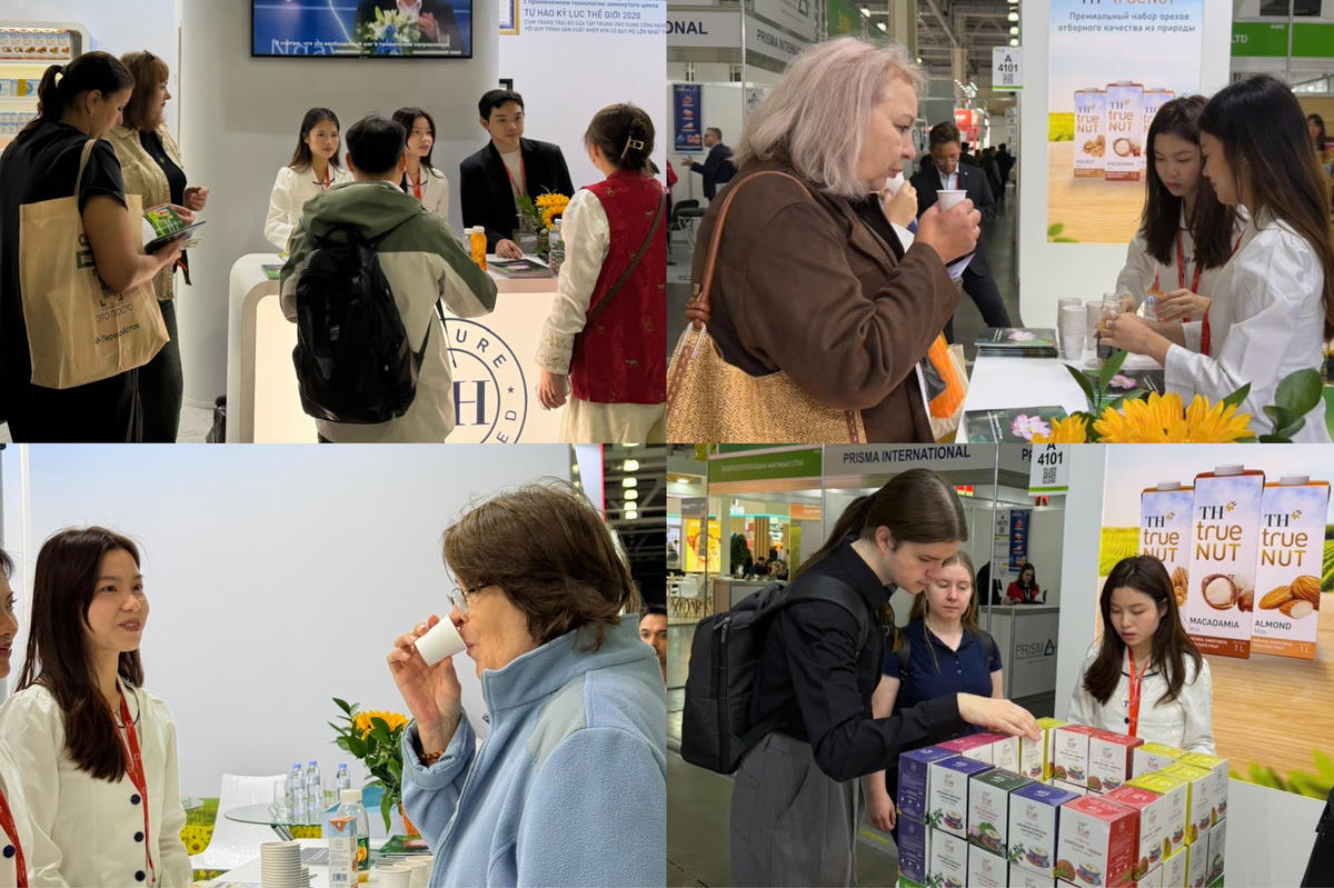 Khách hàng Nga quan tâm tới các sản phẩm của TH tại Hội chợ WorldFood Moscow. Ảnh: Minh Quý