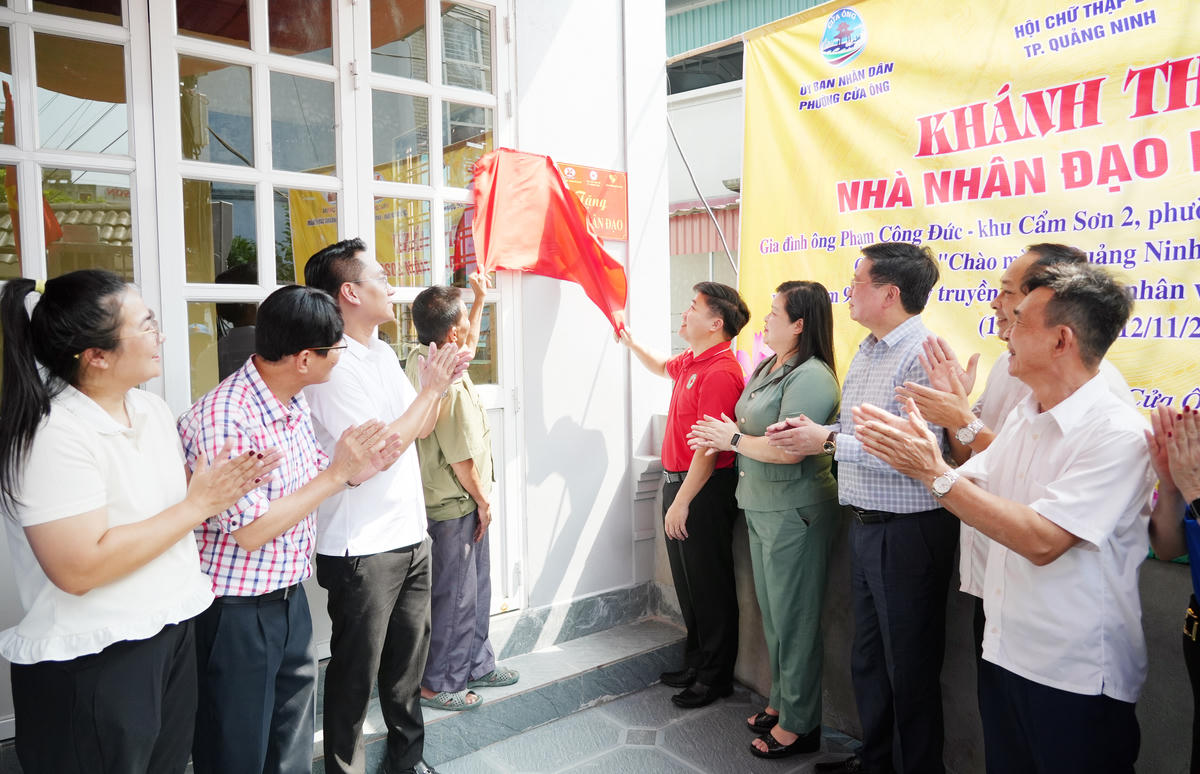  Hội Chữ thập đỏ TP Quảng Ninh phối hợp với Tập đoàn TKV và UBND phường Cửa Ông tổ chức khánh thành Nhà nhân đạo năm 2026 cho hộ gia đình có hoàn cảnh khó khăn trên địa bàn phường.