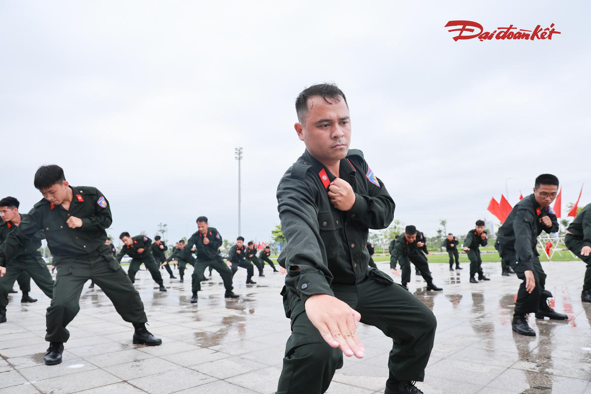 Ở nội dung võ thuật Công an nhân dân, 100% cán bộ, chiến sĩ đạt yêu cầu, trong đó tỷ lệ khá, giỏi đạt 70%. Ảnh: Quang Vinh.