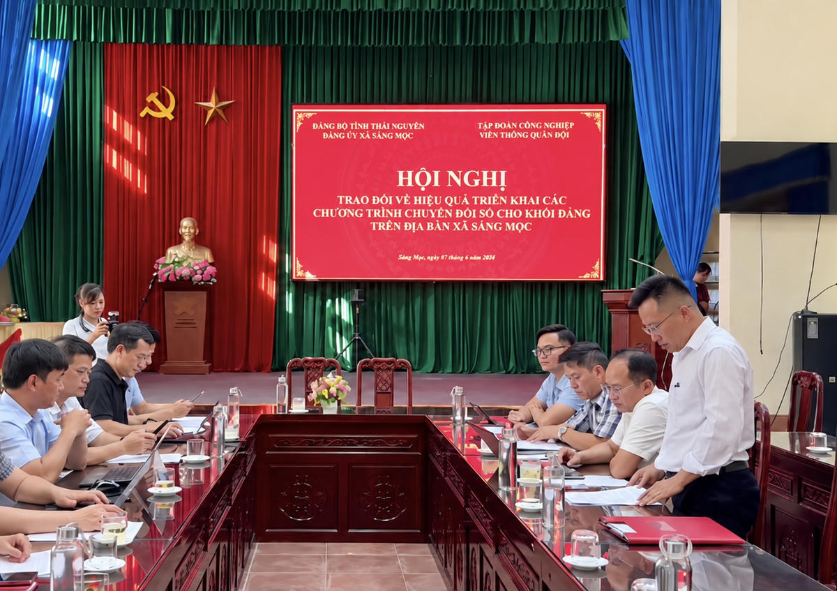 Hội nghị trao đổi về hiệu quả triển khai các chương trình chuyển đổi số cho khối Đảng tại xã Sảng Mộc, Thái Nguyên.