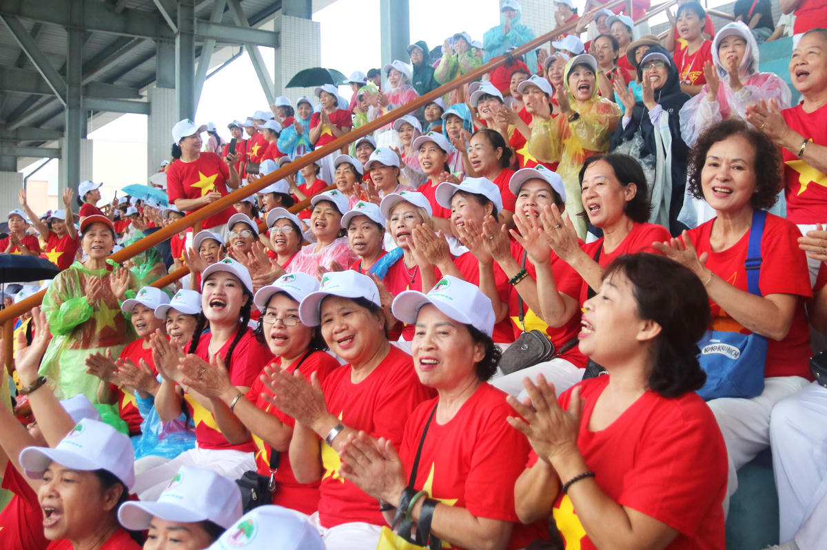 Đông đảo người cao tuổi tham dự chương trình.